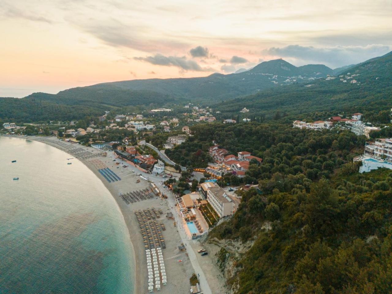 Ionion Beach Resort Parga Bagian luar foto